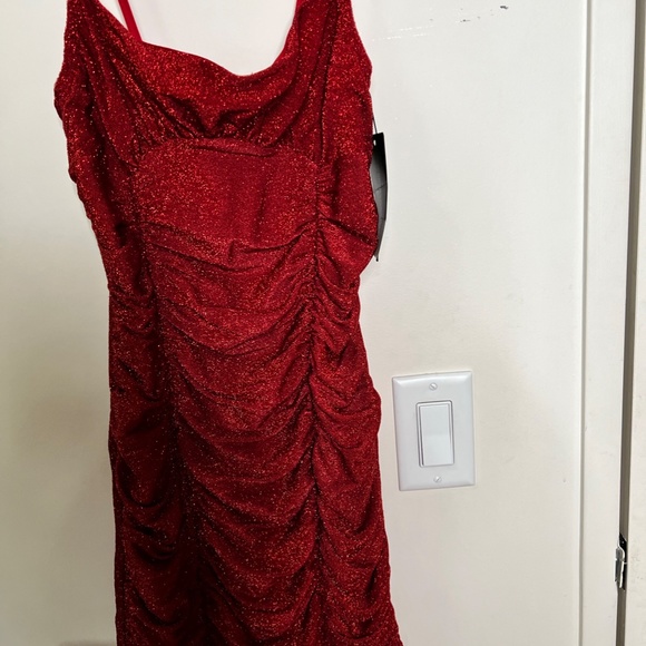 PRETTYLITTLETHING RED GLITTER BODYCON DRESS - Picture 2 of 2